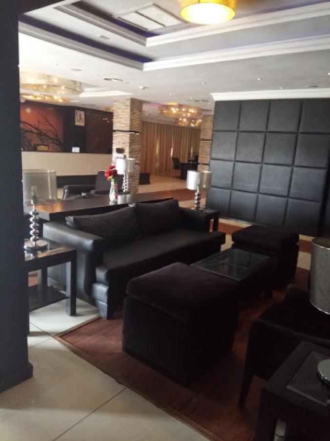 Room In Lodge - Owu Crown Hotel, イバダン エクステリア 写真