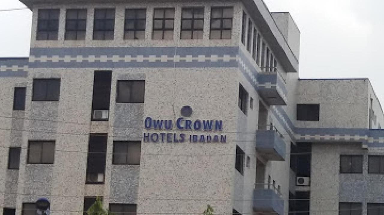 Room In Lodge - Owu Crown Hotel, イバダン エクステリア 写真